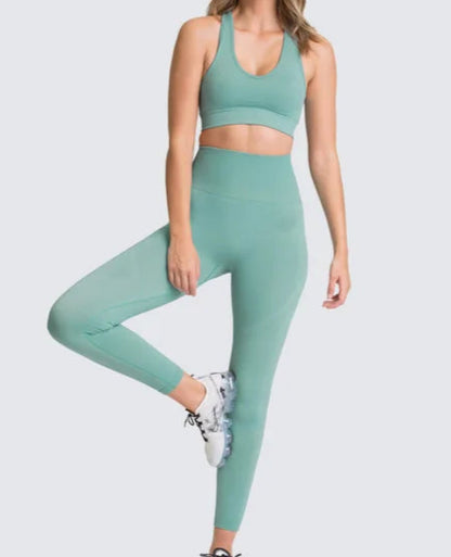 Conjunto Deportivo con Top de Tirantes Anchos y Calza Ref: 1032