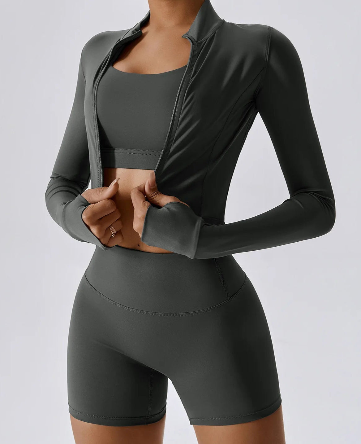 Conjunto Deportivo Liso con Top, Campera y Short Ref: 1022