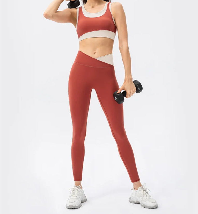 Conjunto Deportivo con Top y Calza Cintura Cruzada Ref: 1042